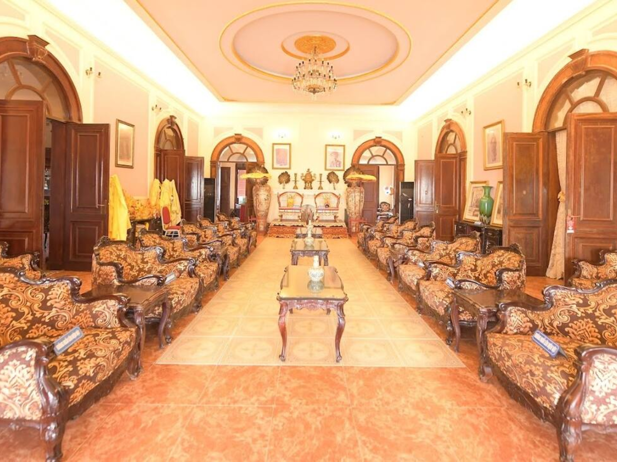 Phòng khách với thiết kế đặc trưng mang đầy nét cổ kính