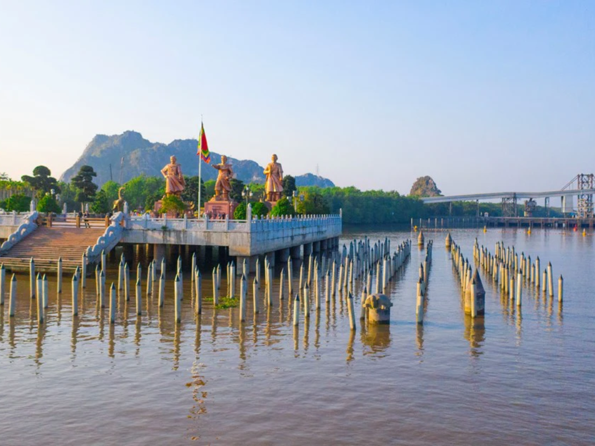 Toàn cảnh Bạch Đằng Giang Hải Phòng.