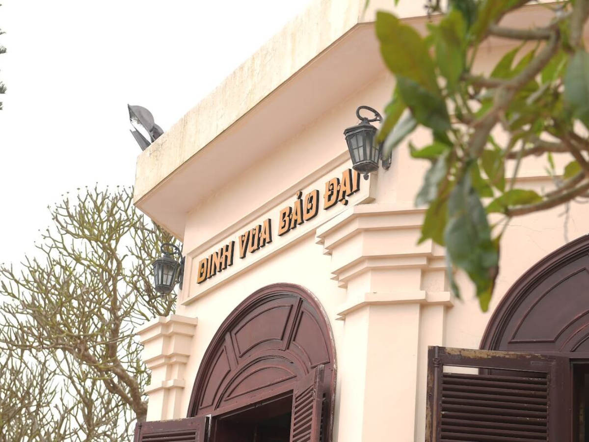 Dinh Bảo đại được xây dựng năm 1928.