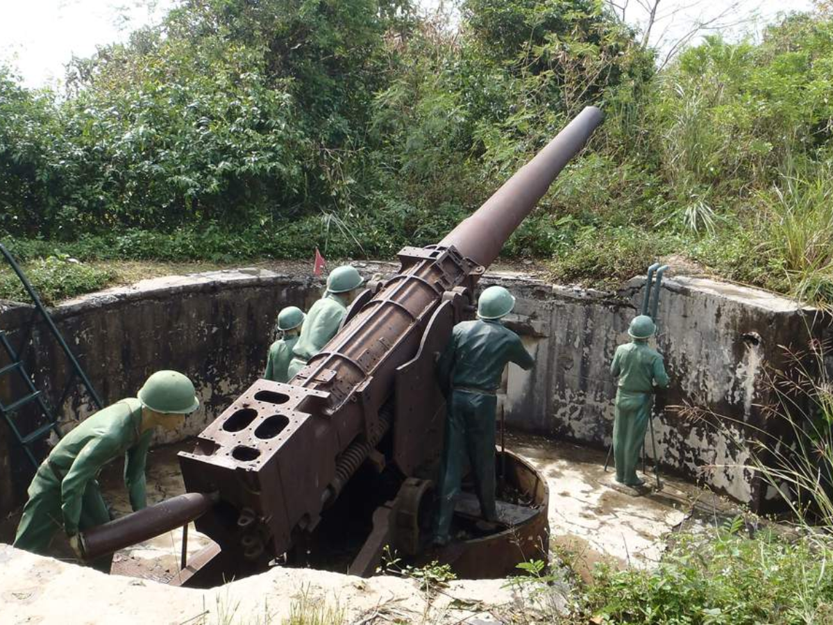 Tượng pháo đài Thủ Ngữ tại Cát Bà.