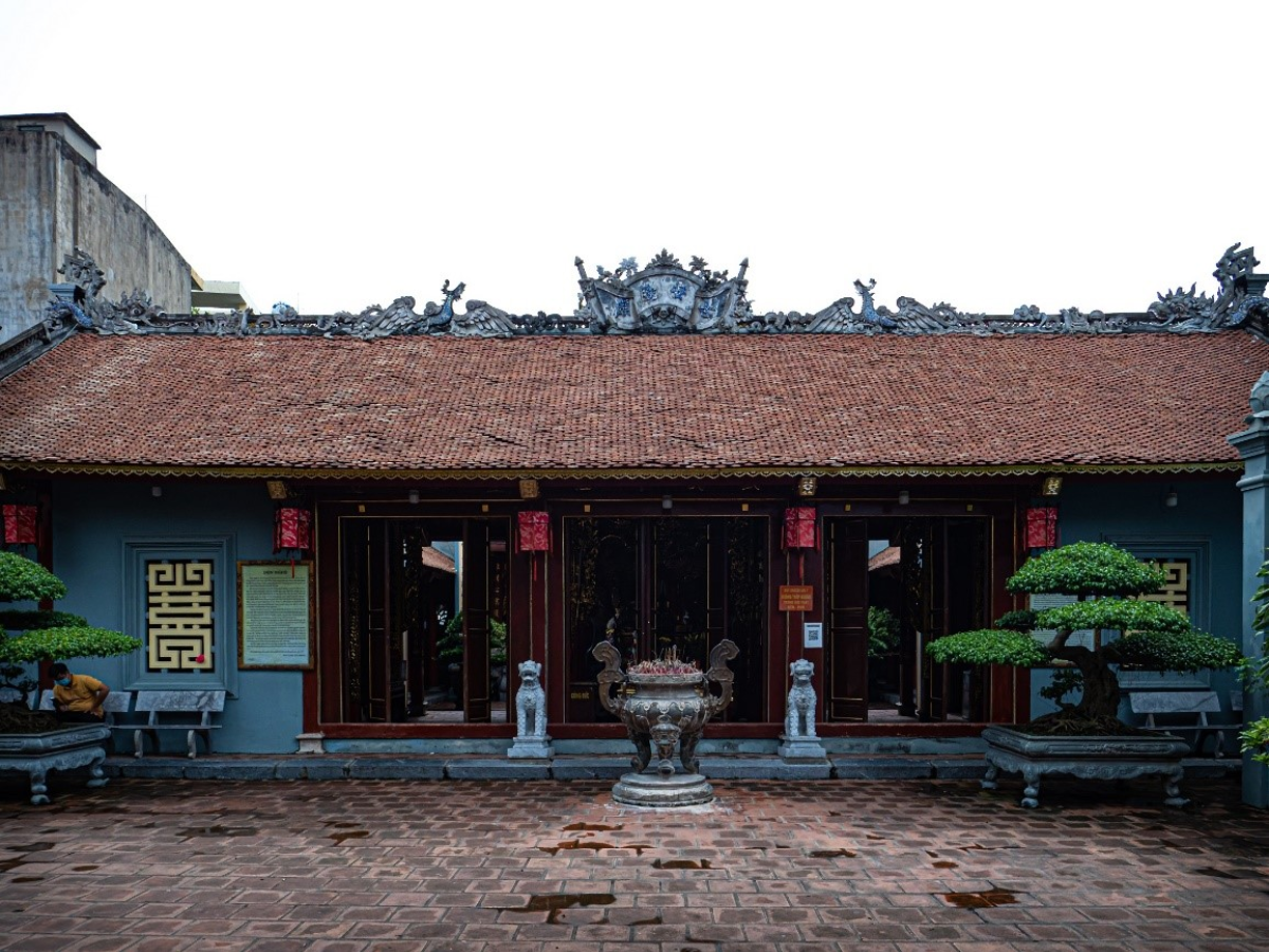 Điện thờ chính tại đền Nghè Hải Phòng. 