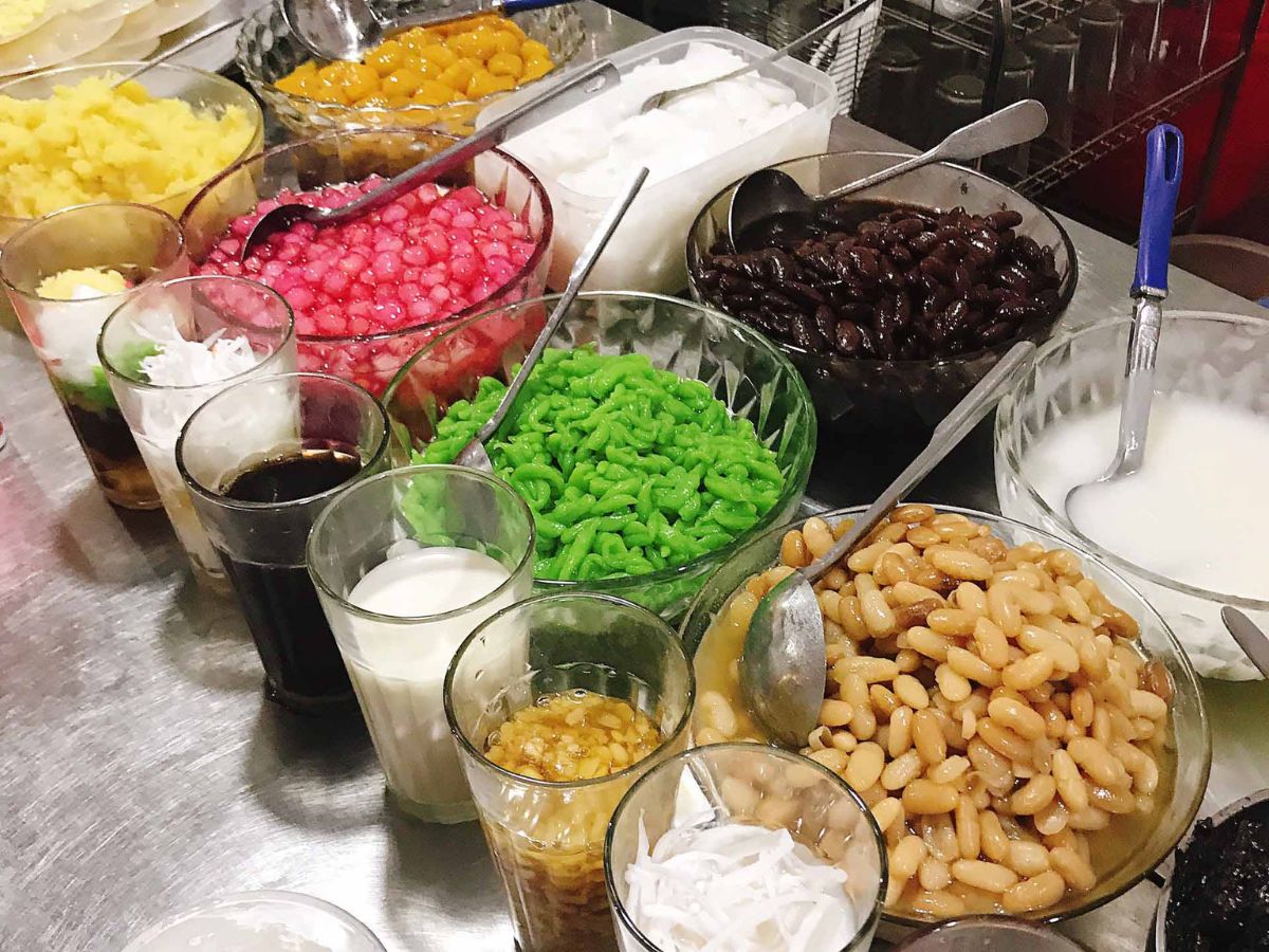 Thưởng thức các món chè hấp dẫn tại chợ ăn vặt Hải Phòng. Thưởng thức các món chè hấp dẫn tại chợ ăn vặt Hải Phòng.