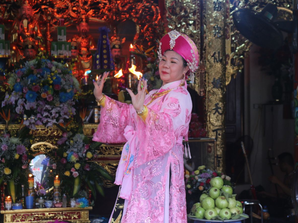 Nhiều lễ hội lớn tại đền Cô Chín Hải Phòng. Nhiều lễ hội lớn tại đền Cô Chín Hải Phòng.