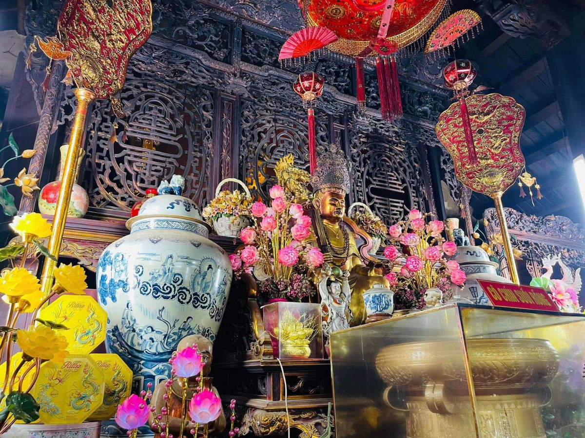 Đền Cô Chín Hải Phòng là điểm du lịch tâm linh nổi tiếng. Đền Cô Chín Hải Phòng là điểm du lịch tâm linh nổi tiếng.