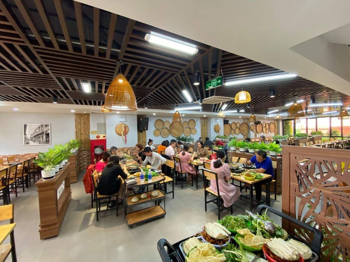 Nhà hàng Minh Quỳnh là điểm đến quen thuộc của dân bản địa. Nhà hàng Minh Quỳnh là điểm đến quen thuộc của dân bản địa.