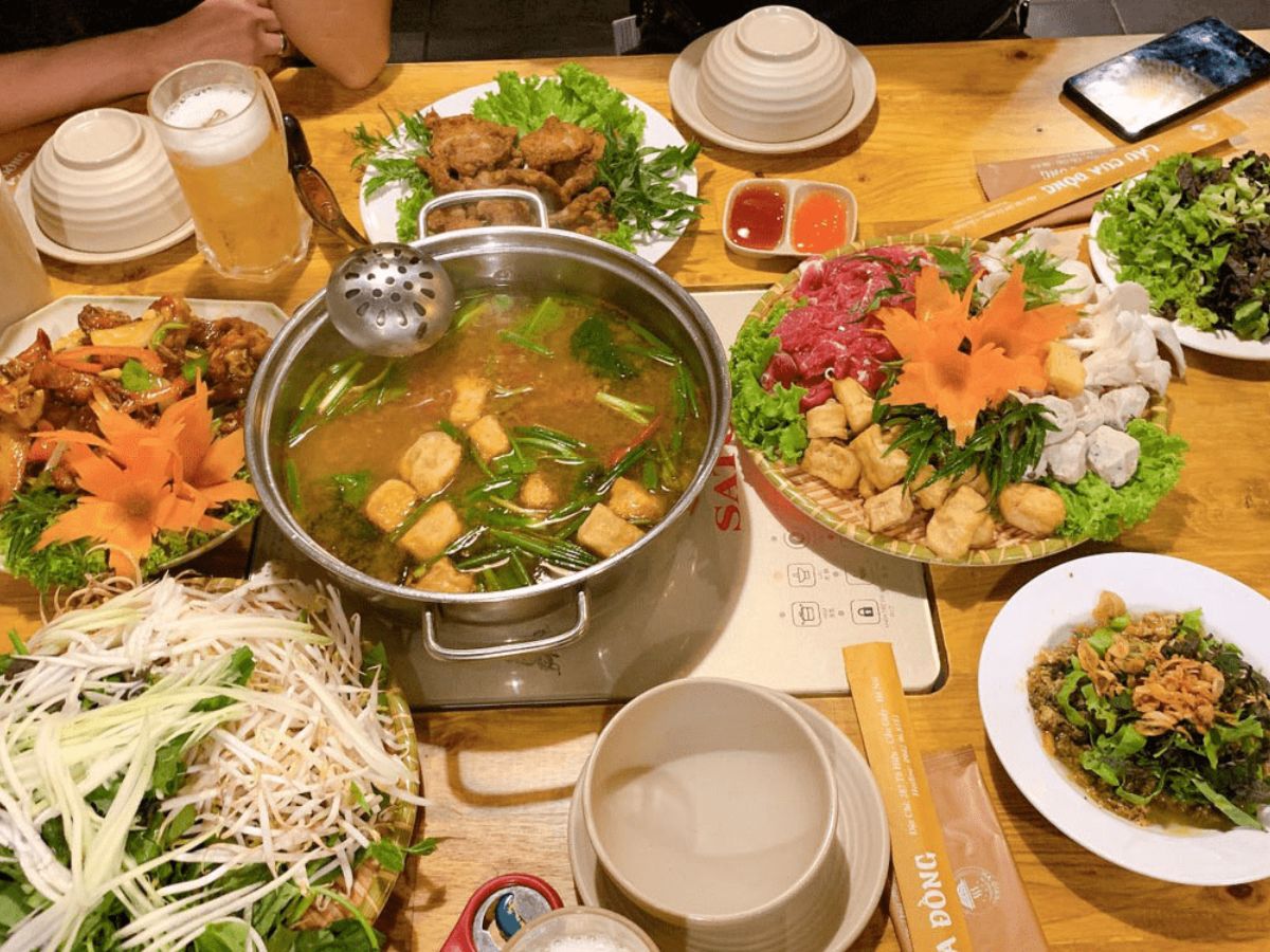 Lẩu cua đồng là món ăn đặc sản Hải Phòng. Lẩu cua đồng là món ăn đặc sản Hải Phòng.