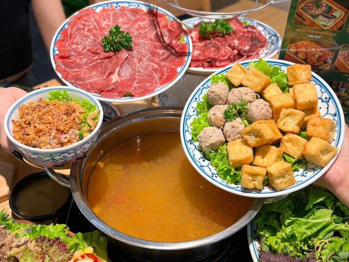 Nhà hàng lẩu cua đồng Bống được du khách yêu thích. Nhà hàng lẩu cua đồng Bống được du khách yêu thích.