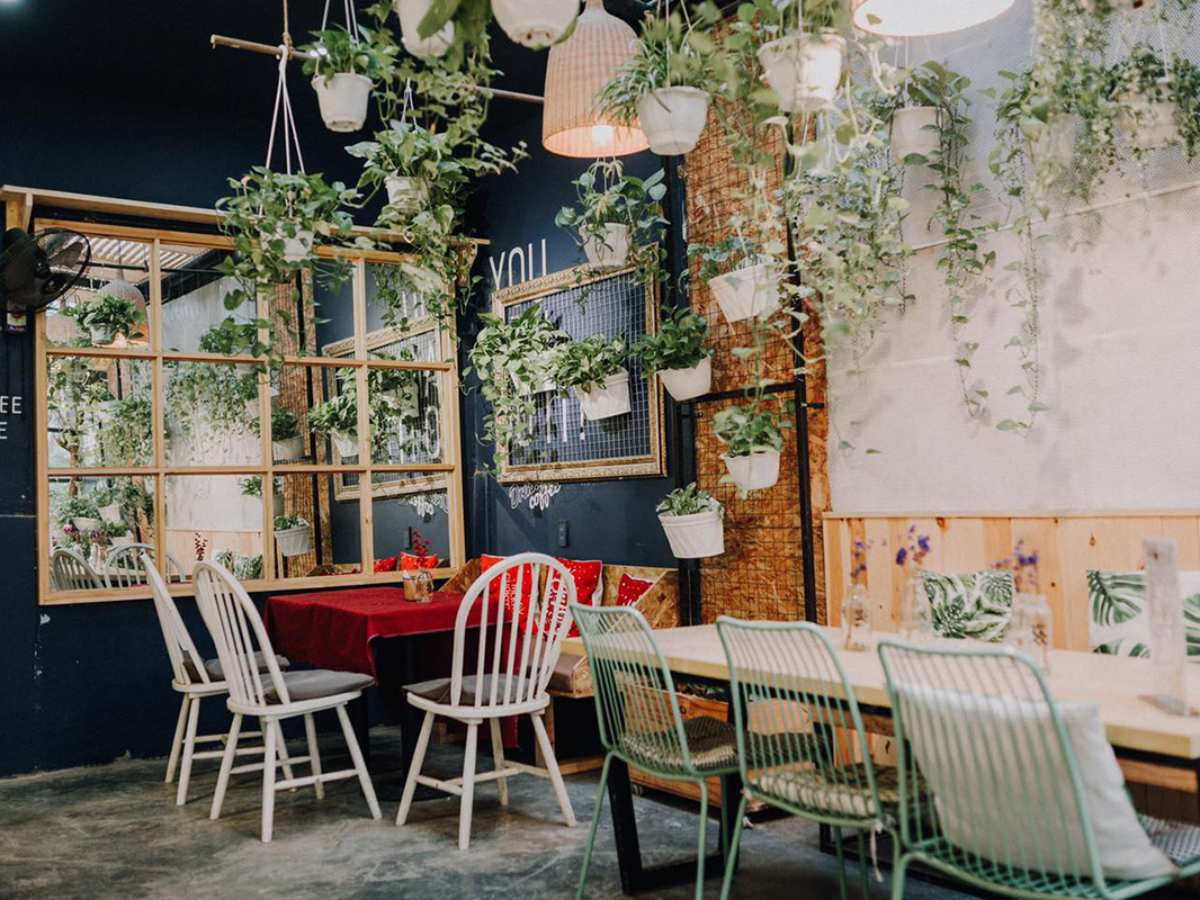 Không gian sân vườn thoáng mát tại Chyba.