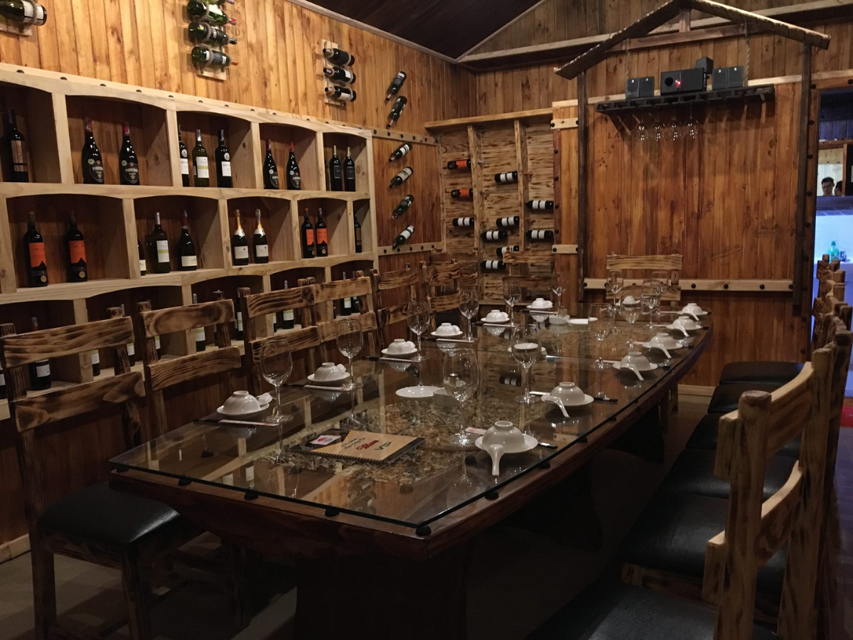 Không gian sang trong bên trong nhà hàng Thiên Hồng Phát. 