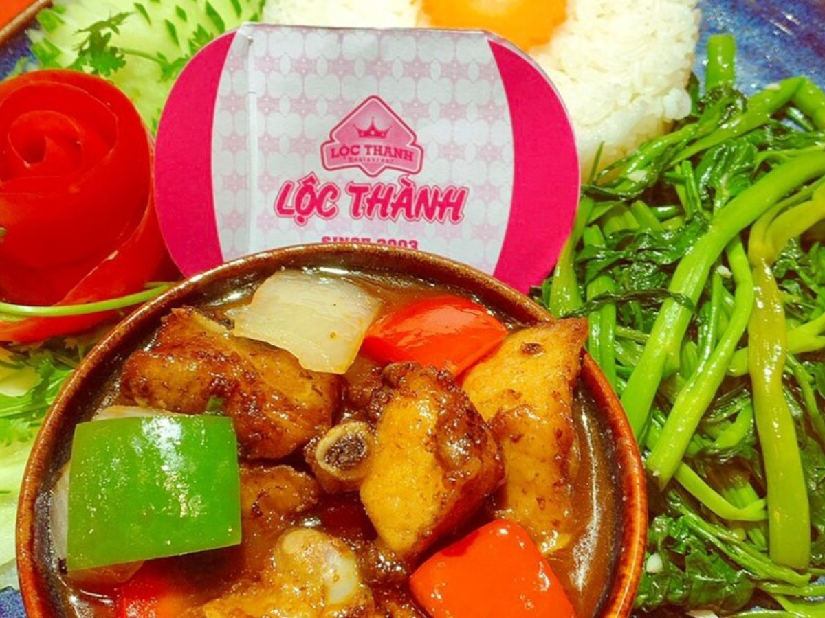 Cơm Lộc Thành thơm ngon với màu sắc bắt mắt.