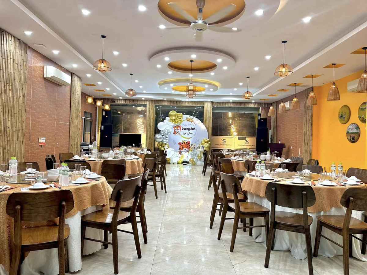 Không gian nhà hàng Nam Việt rộng rãi. 