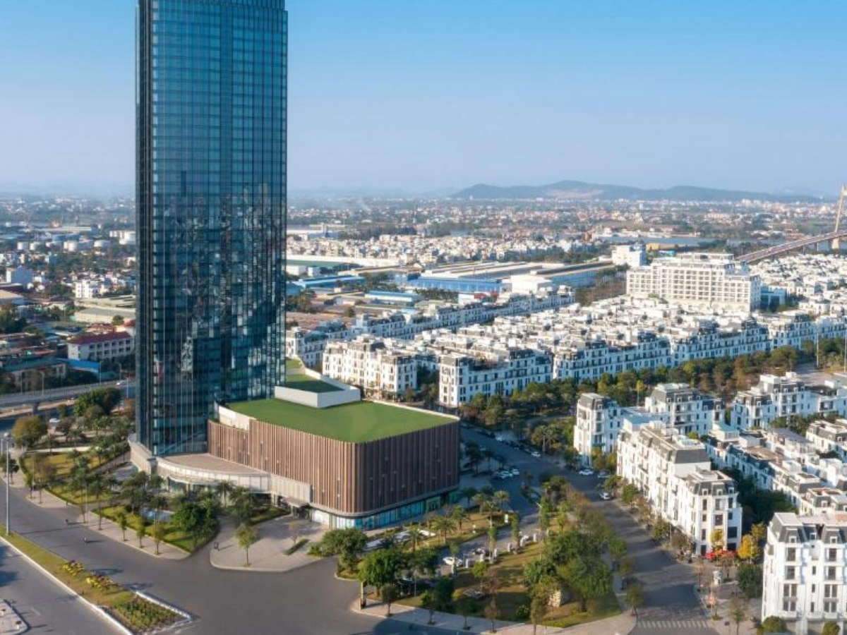 Các con đường rộng rãi xung quanh Sheraton, thuận tiện cho du khách di chuyển.