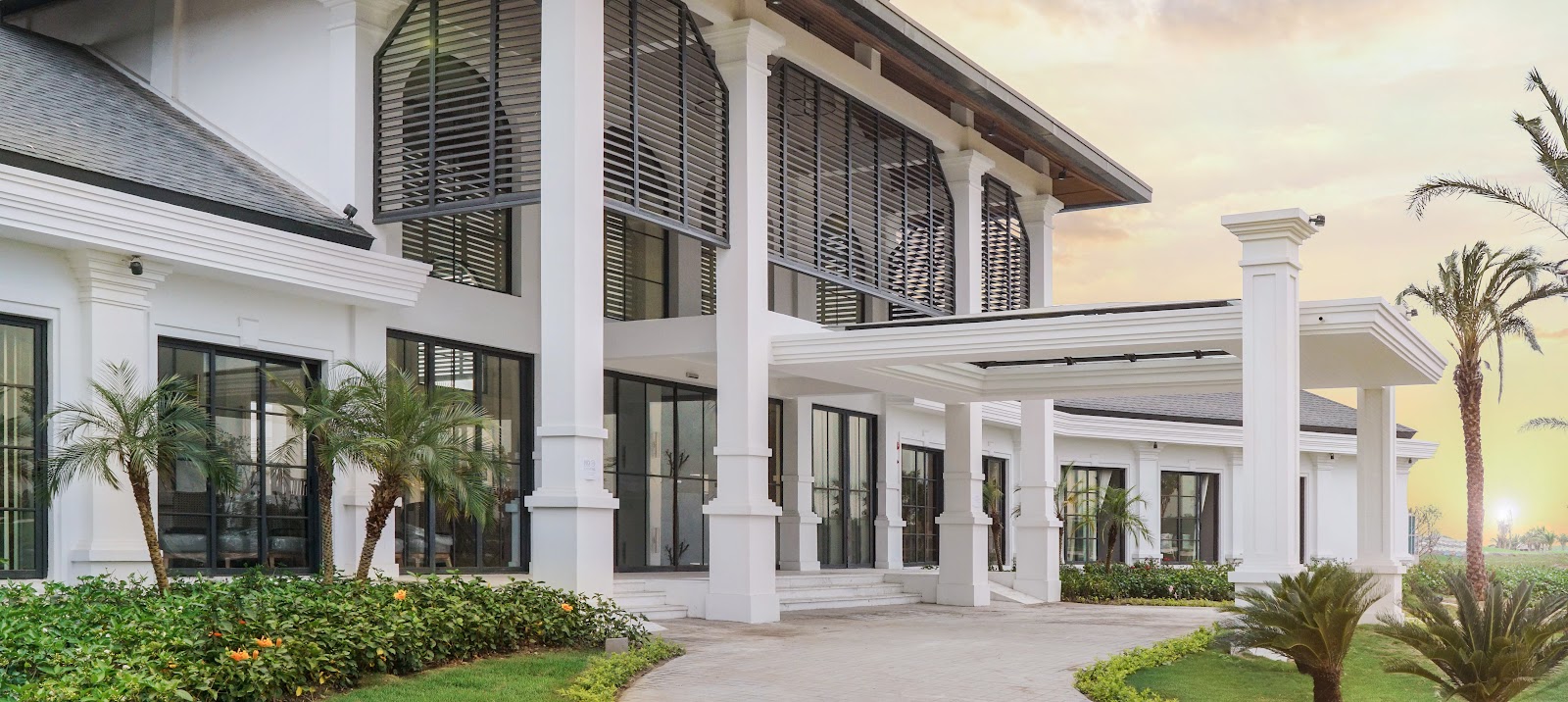 Clubhouse sang trọng và tiện nghi của sân golf Vũ Yên Hải Phòng. 