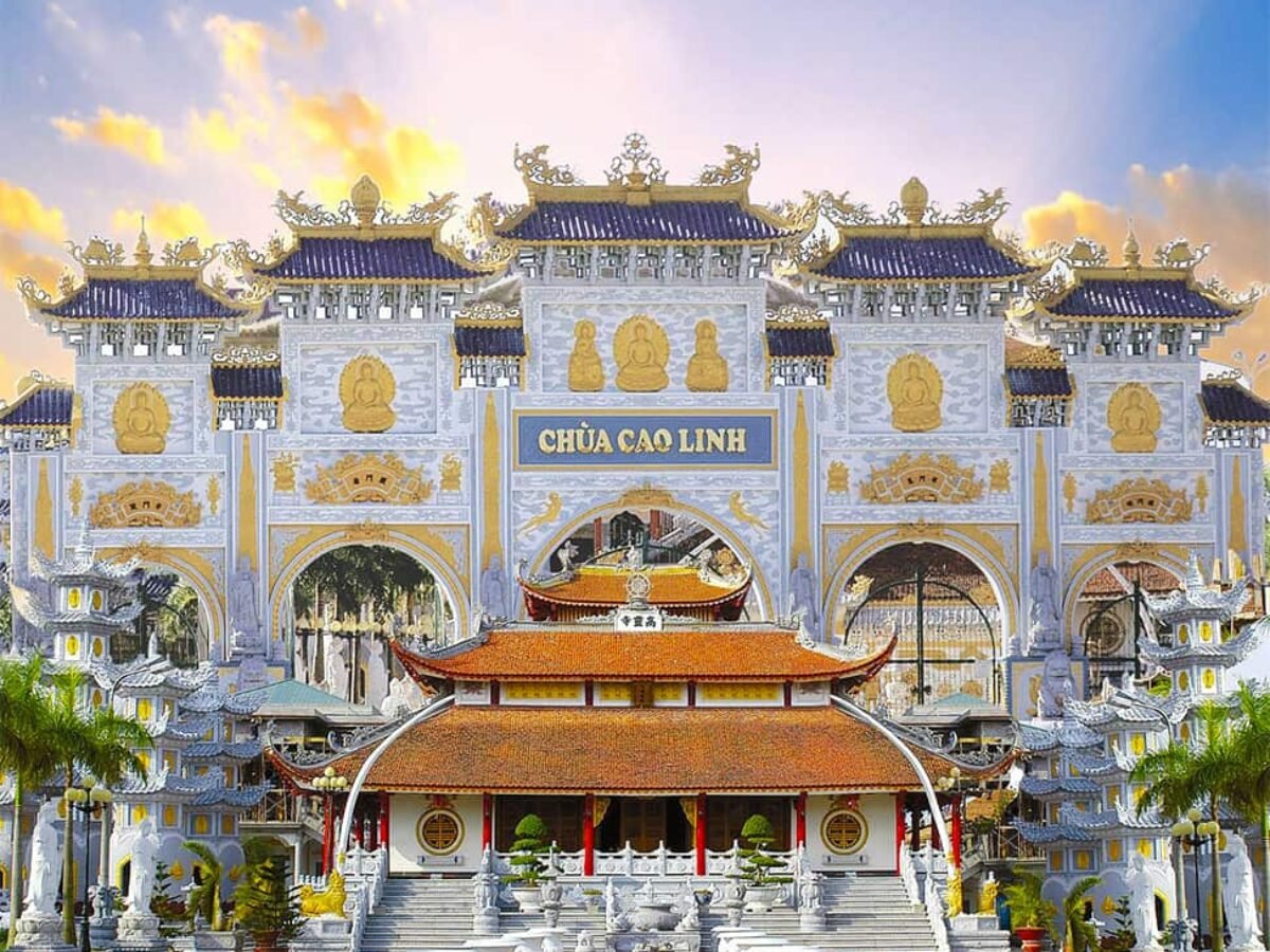 Chùa Cao Linh với kiến trúc đồ sộ và quy mô lớn.