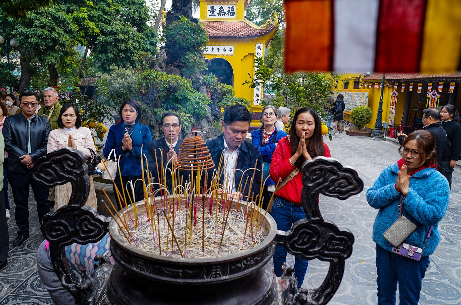 Những ngày đầu năm, chùa Phổ Chiếu nghi ngút khói hương của ngươi dân đến cầu bình an