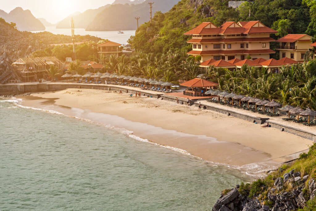 Hải Phòng có nhiều bãi tắm đẹp và nổi tiếng. 