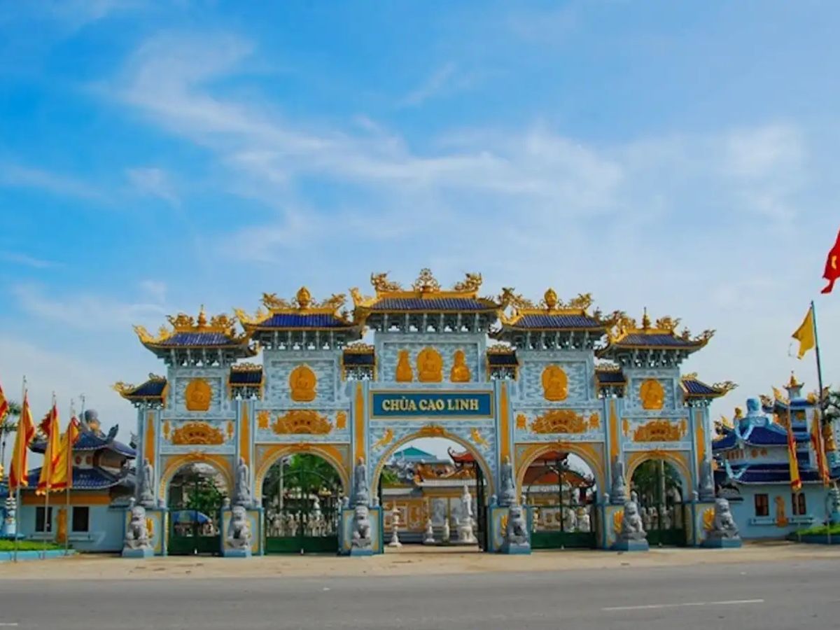 Chùa Cao Linh là ngôi chùa nổi tiếng tại Hải Phòng. Chùa Cao Linh là ngôi chùa nổi tiếng tại Hải Phòng.