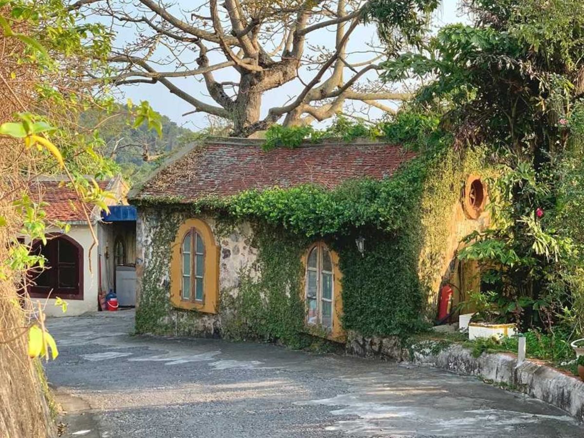 Không gian yên bình tại Dinh Bảo Đại (Hải Phòng). 