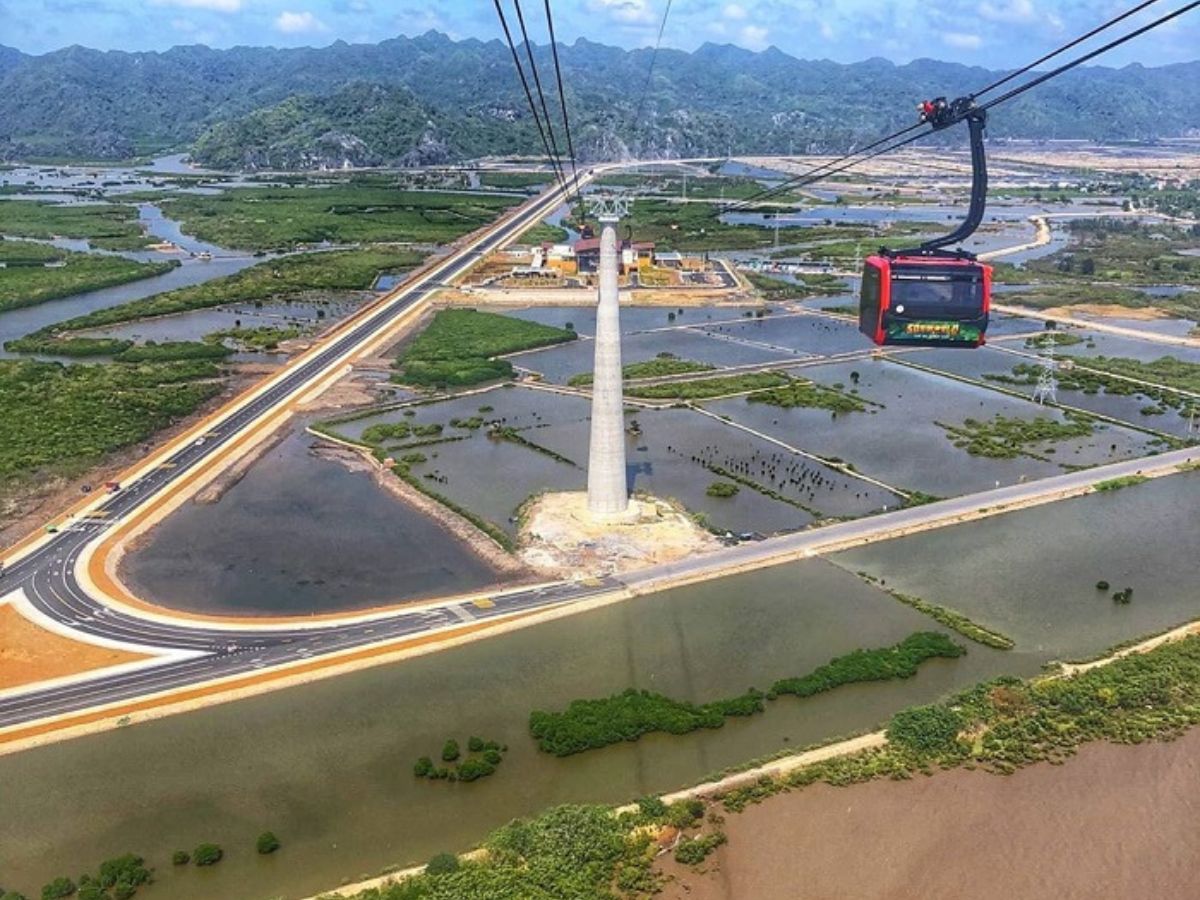 Hành trình trải nghiệm cáp treo Sun World Cat Ba được nhiều du khách yêu thích.