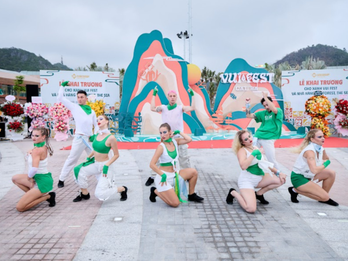 Các chương trình biểu diễn và lễ hội tại VUI-Fest mang đến trải nghiệm giải trí đa dạng cho du khách.
