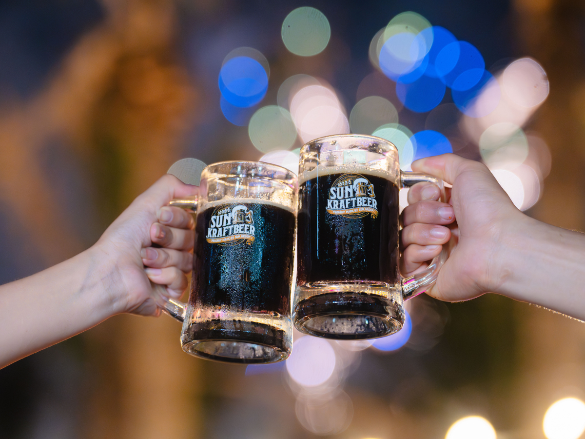 Thưởng thức bia thủ công đức ngay tại nhà hàng Sun Bavaria Cát Bà.