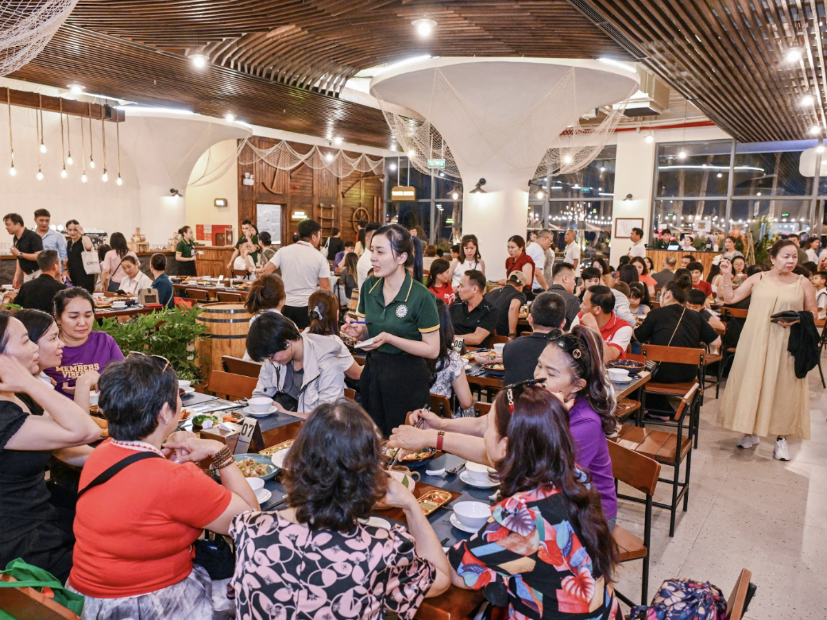 Khi đến Sun Bavaria, du khách nên bắt đầu bằng việc thưởng thức bia Sun KraftBeer kết hợp với các món ăn nhẹ.&nbsp;